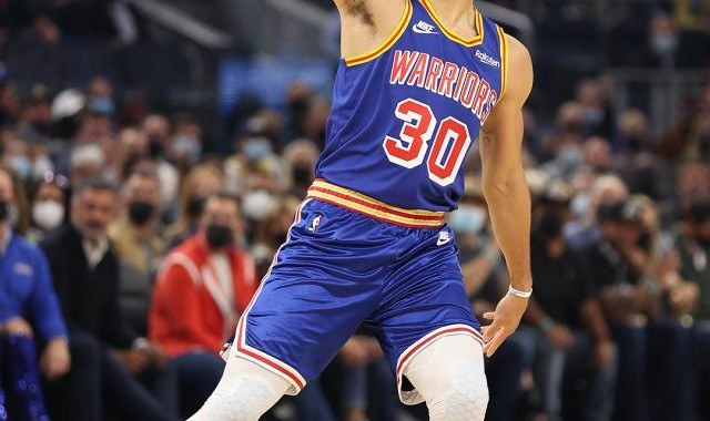 开云电子-库里回暖配角发威！勇士复仇太阳重夺联盟第一