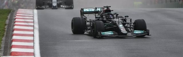 开云登录入口地址-汉密尔顿不满车队策略 沃尔夫：不进站有退赛风险