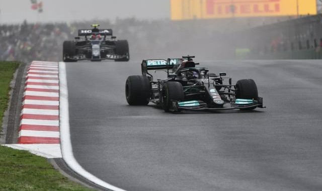 开云登录入口地址-汉密尔顿不满车队策略 沃尔夫：不进站有退赛风险