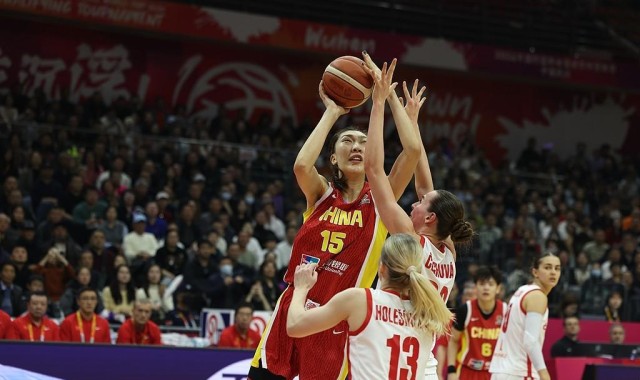 弹无虚发，韩旭5投5中拿下12分4板，正负值高达21全场最高