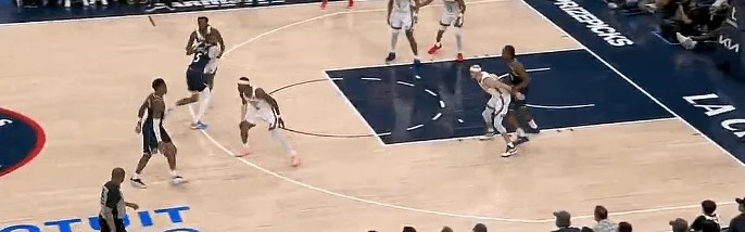 开云电子-轻轻松松！亚历山大三分投进拿20分，已经连续140场拿到20+