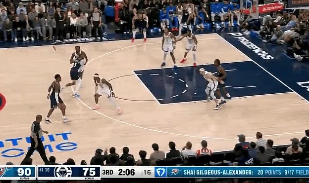 开云电子-轻轻松松！亚历山大三分投进拿20分，已经连续140场拿到20+