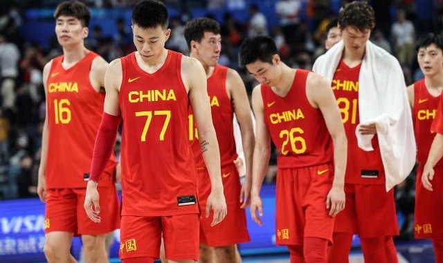 开云登录入口地址-【特写】中国男篮，又一个荒唐的夜晚