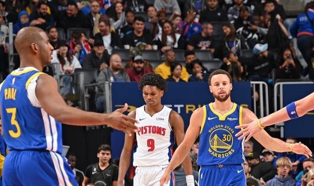 华体官网登录方式-又进180俱乐部！35岁库里仍巅峰 勇士冲冠有底气