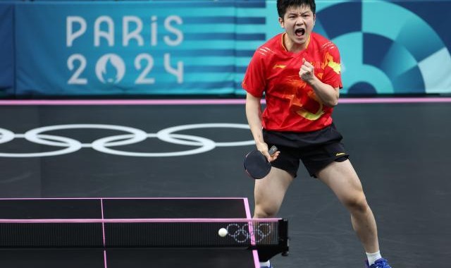 开云电子-樊振东扛着压力笑到最后 巴黎夺金成就男单大满贯