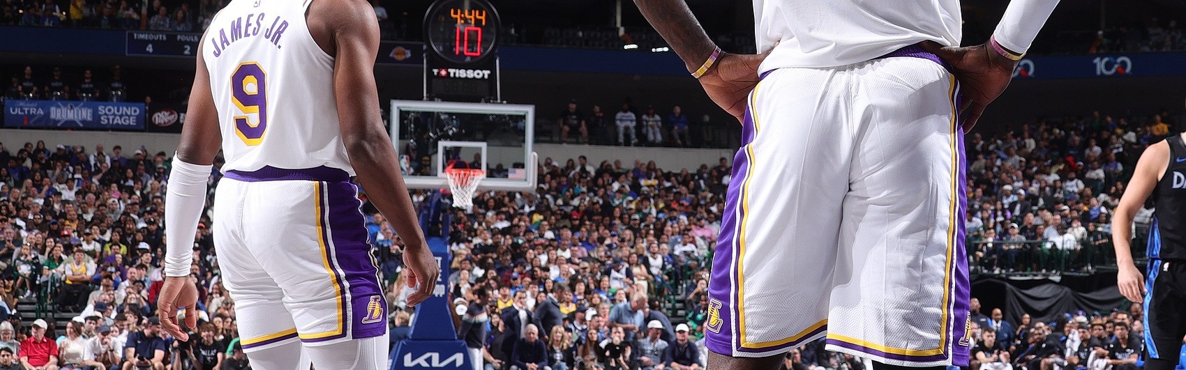 夸梅喊话詹姆斯：为什么布朗尼在你身边就变成了胆小的吉娃娃？