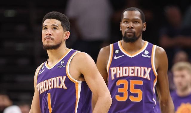 开云电子-送走KD还不够！太阳重回正轨需打包布克KD去火箭？