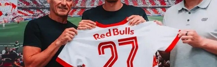 米体：萨尔茨堡红牛18岁边锋吸引豪门关注，尤文米兰拜仁都感兴趣