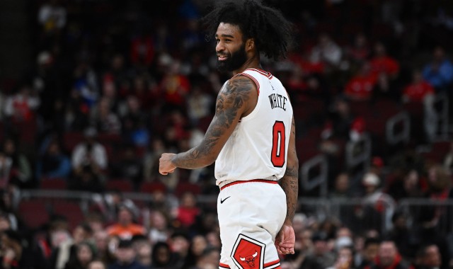 开云电子-怀特24分武切维奇17+11 公牛主场轻取篮网