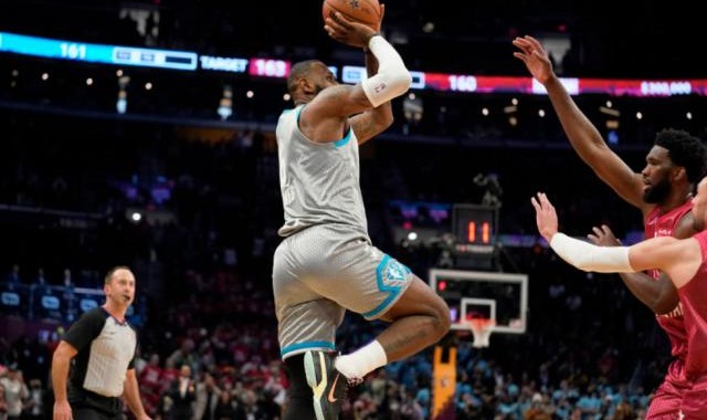 开云官方网站-【现场】库里AMVP老詹绝杀！疫情下的全明星仍创纪录