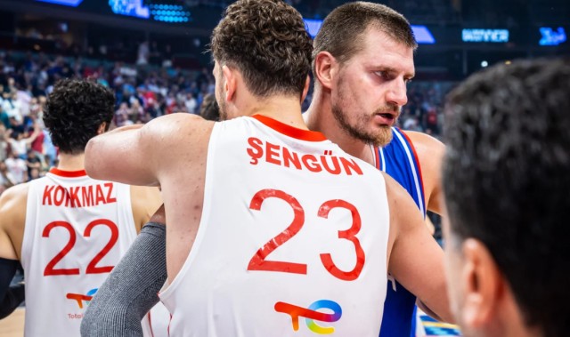 空砍22分，空砍33分，越打越憋屈！NBA联盟第一人逐渐暴露短板