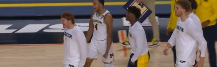 开云登录入口地址-11中1！卡多命中密歇根本场第一个三分 分差扩大至11分打停康大