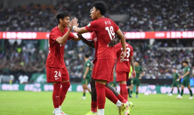 开云官方网站-中超-王钰栋失单刀杜月徵制胜球 铜梁龙1-0十人浙江