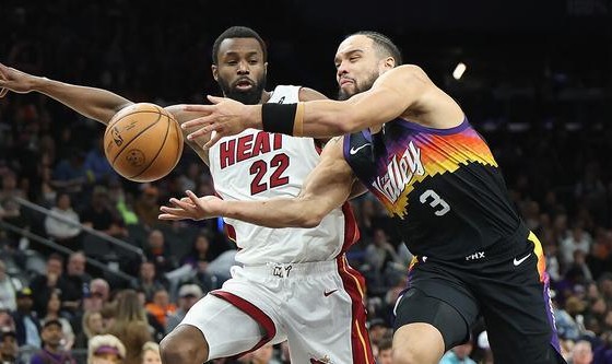 华体官网登录方式-维金斯：狄龙打出了自己的风格 他在进攻端进步明显