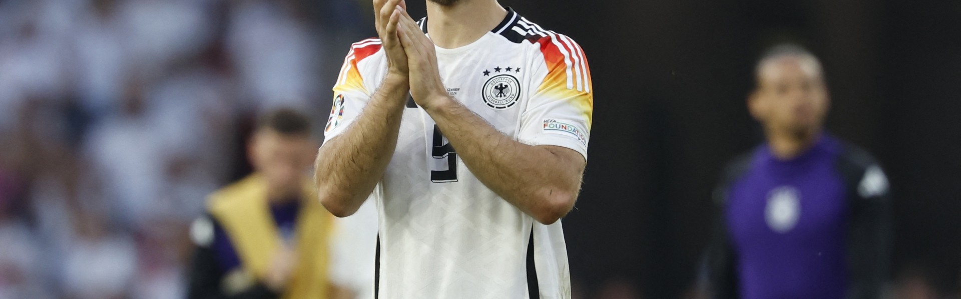 开云电子-我刚提的新车啊！跟队记者：米兰新援菲尔克鲁格一根脚趾骨折