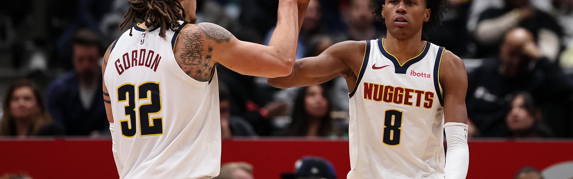 沃特森35分创生涯新高瓦兰复出16+9 掘金胜奇才